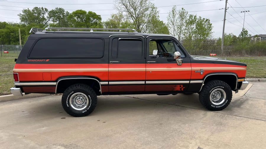 1987 Chevrolet Suburban 7th Gen - Image 2 of 31