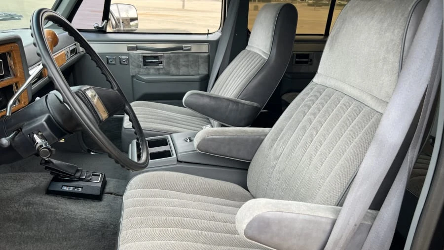 1987 Chevrolet Suburban 7th Gen - Image 13 of 31