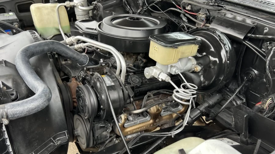 1987 Chevrolet Suburban 7th Gen - Image 26 of 31