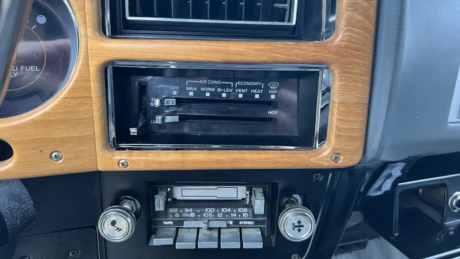1987 Chevrolet Suburban 7th Gen - Image 21 of 31