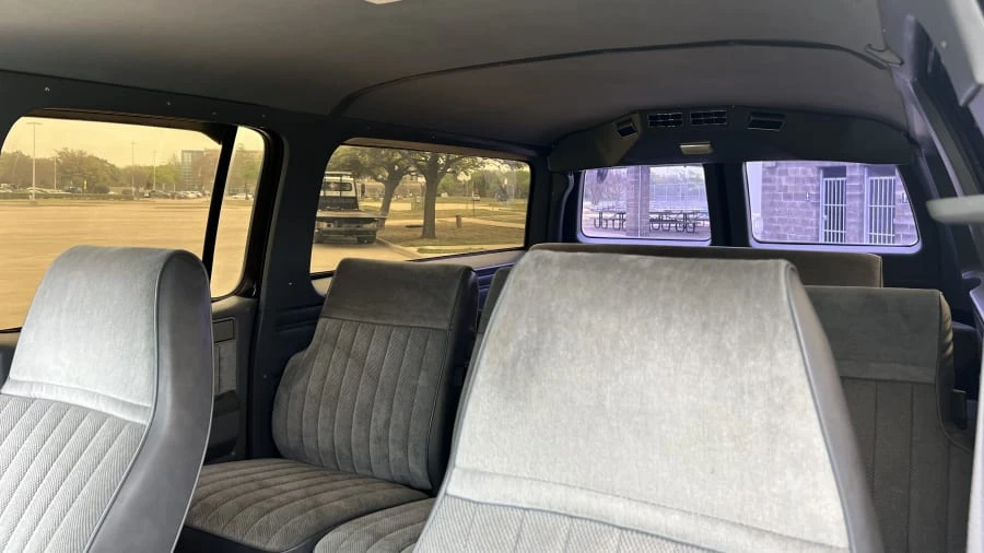 1987 Chevrolet Suburban 7th Gen - Image 22 of 31