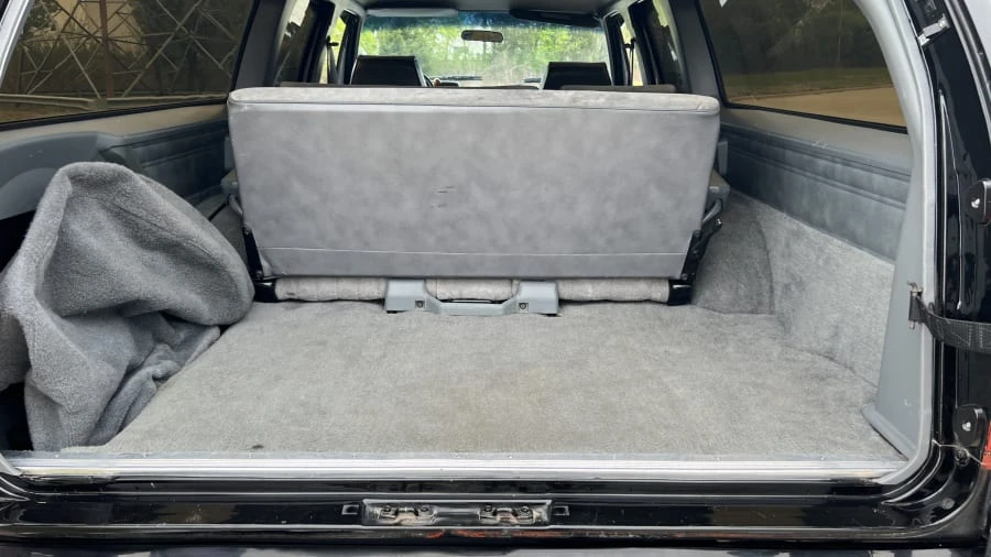 1987 Chevrolet Suburban 7th Gen - Image 24 of 31