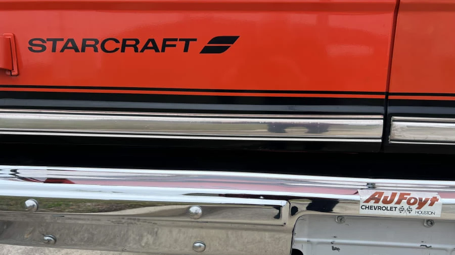 1987 Chevrolet Suburban 7th Gen - Image 4 of 31