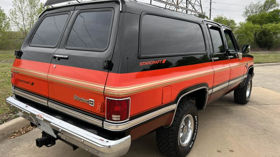 1987 Chevrolet Suburban 7th Gen - Image 9 of 31