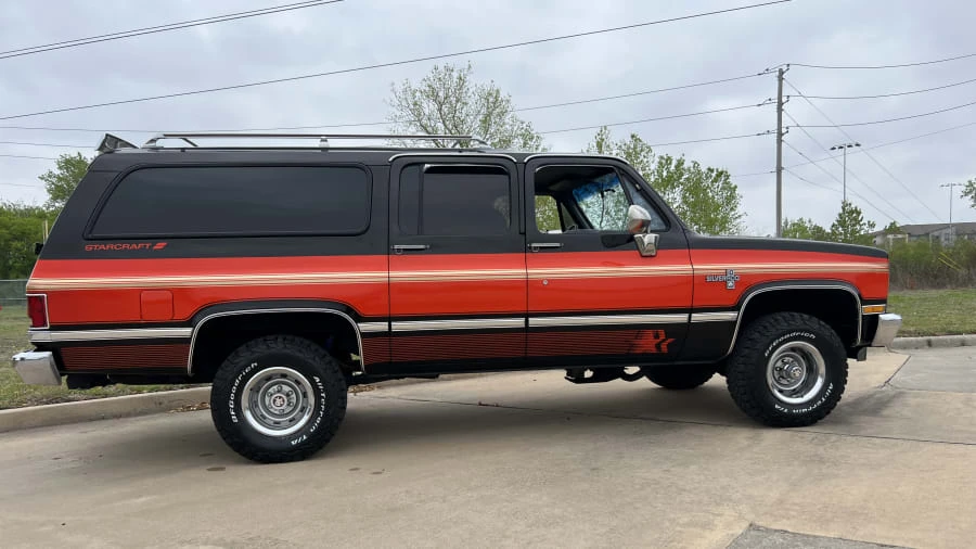 1987 Chevrolet Suburban 7th Gen - Image 10 of 31