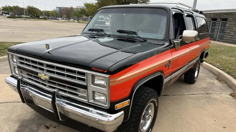 1987 Chevrolet Suburban 7th Gen - Image 11 of 31