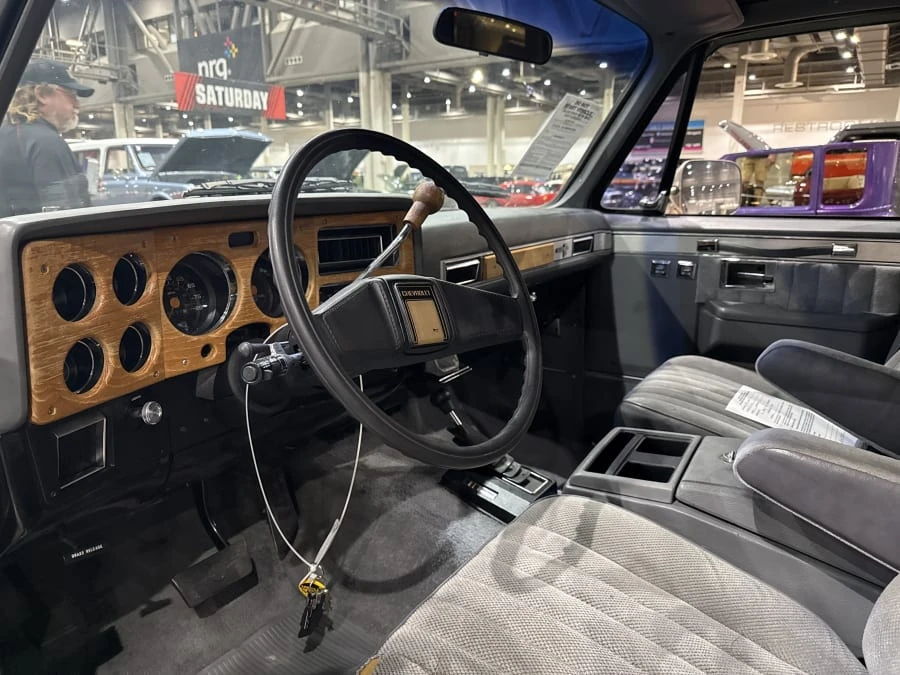 1987 Chevrolet Suburban 7th Gen - Image 5 of 8