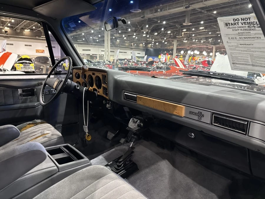1987 Chevrolet Suburban 7th Gen - Image 6 of 8