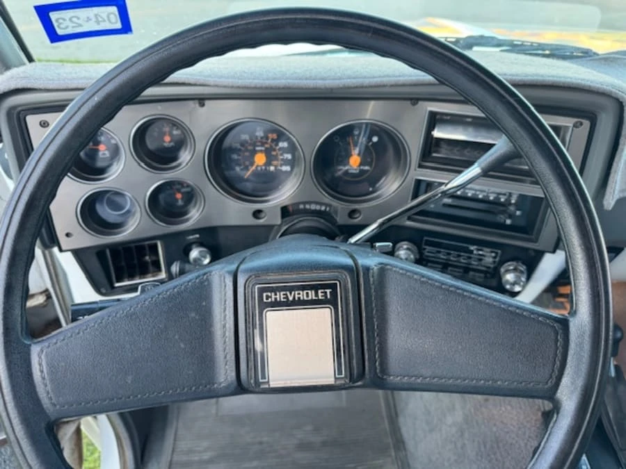 1987 Chevrolet Suburban 7th Gen - Image 11 of 31