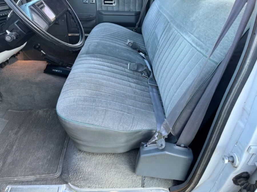 1987 Chevrolet Suburban 7th Gen - Image 17 of 31