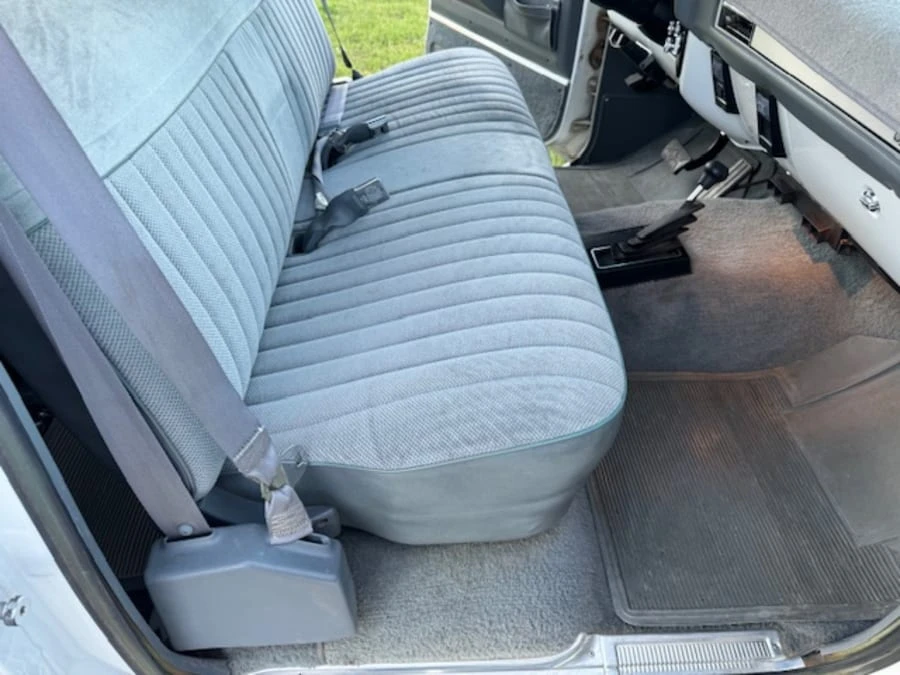 1987 Chevrolet Suburban 7th Gen - Image 19 of 31