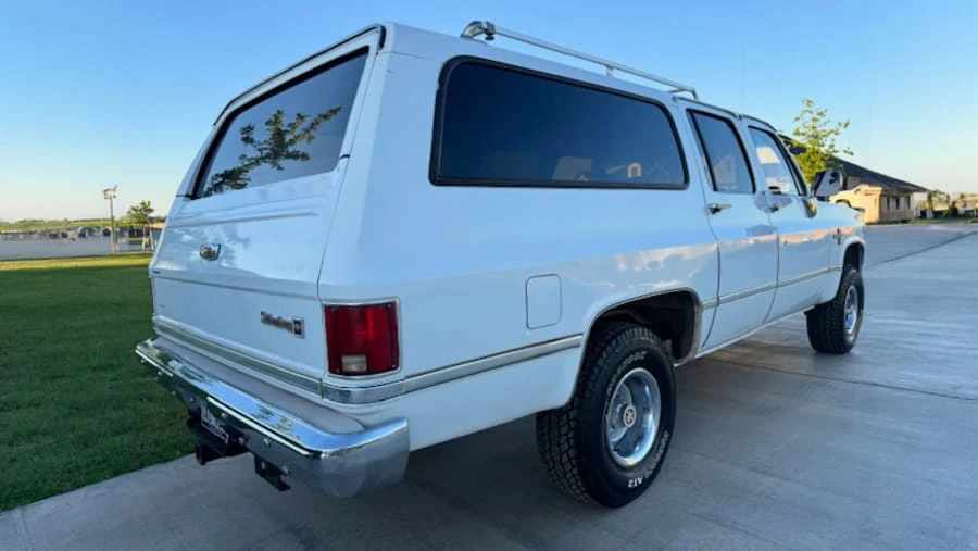 1987 Chevrolet Suburban 7th Gen - Image 3 of 31