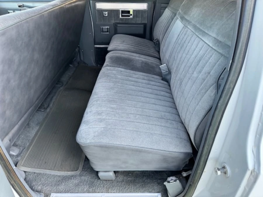 1987 Chevrolet Suburban 7th Gen - Image 16 of 31