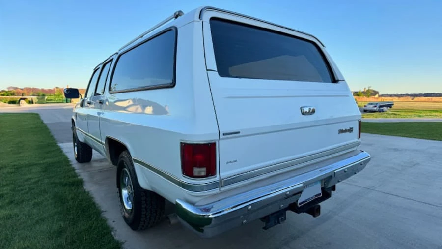1987 Chevrolet Suburban 7th Gen - Image 7 of 31