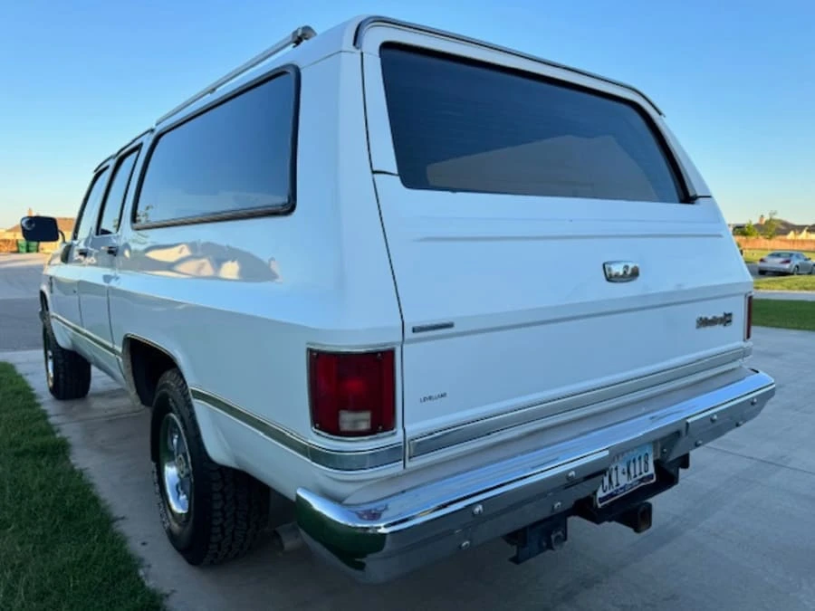 1987 Chevrolet Suburban 7th Gen - Image 27 of 31