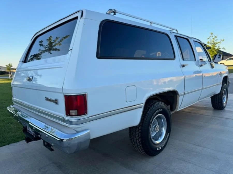 1987 Chevrolet Suburban 7th Gen - Image 24 of 31