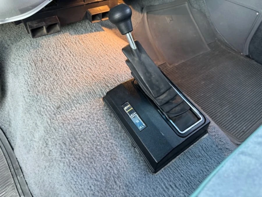 1987 Chevrolet Suburban 7th Gen - Image 21 of 31