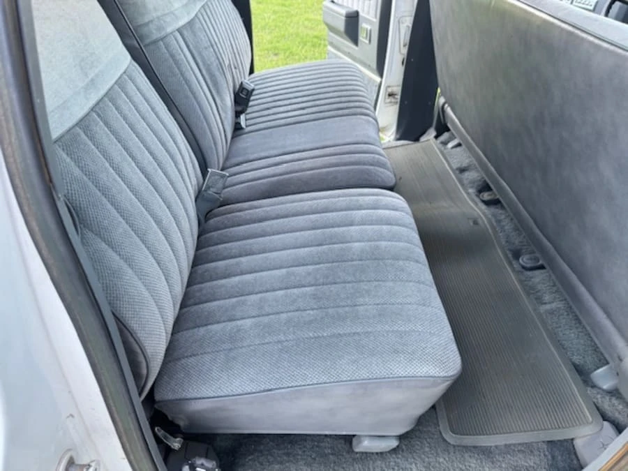 1987 Chevrolet Suburban 7th Gen - Image 18 of 31