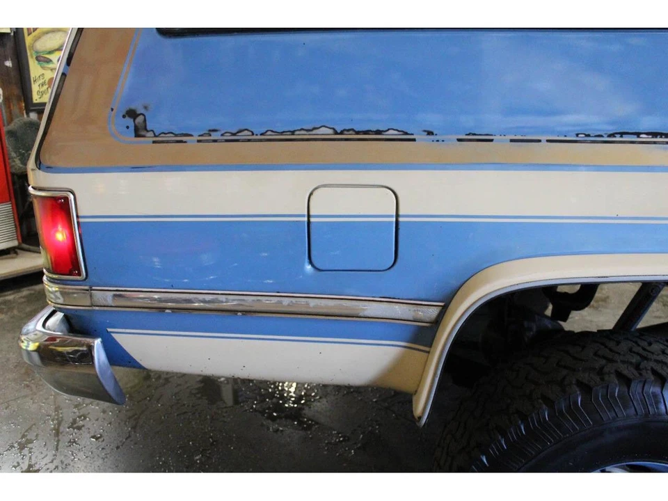 1987 Chevrolet Suburban 7th Gen - Image 24 of 31