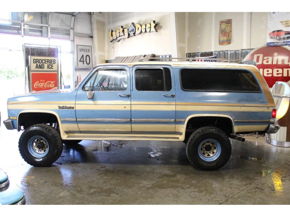 1987 Chevrolet Suburban 7th Gen - Image 2 of 31