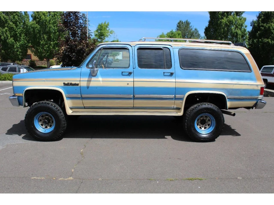 1987 Chevrolet Suburban 7th Gen - Image 3 of 31