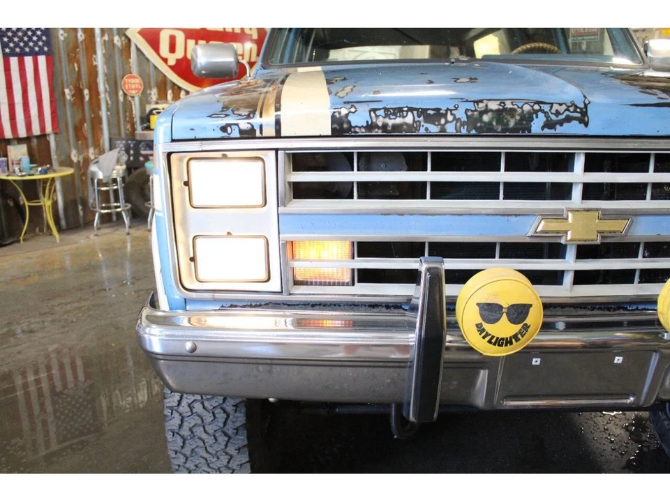 1987 Chevrolet Suburban 7th Gen - Image 31 of 31