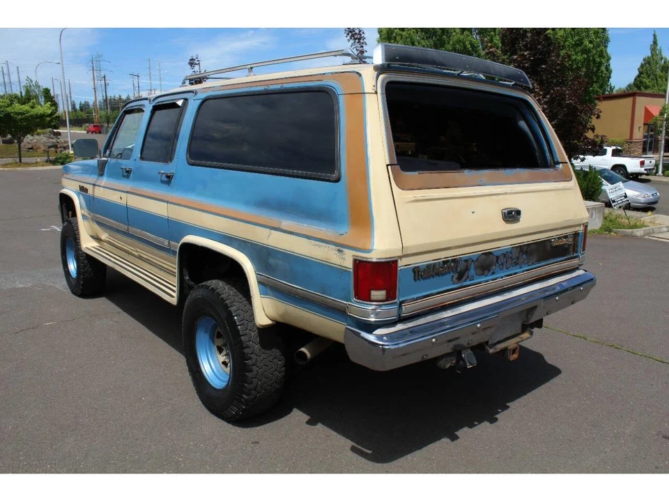 1987 Chevrolet Suburban 7th Gen - Image 10 of 31