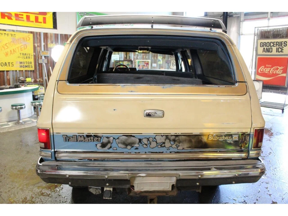 1987 Chevrolet Suburban 7th Gen - Image 16 of 31