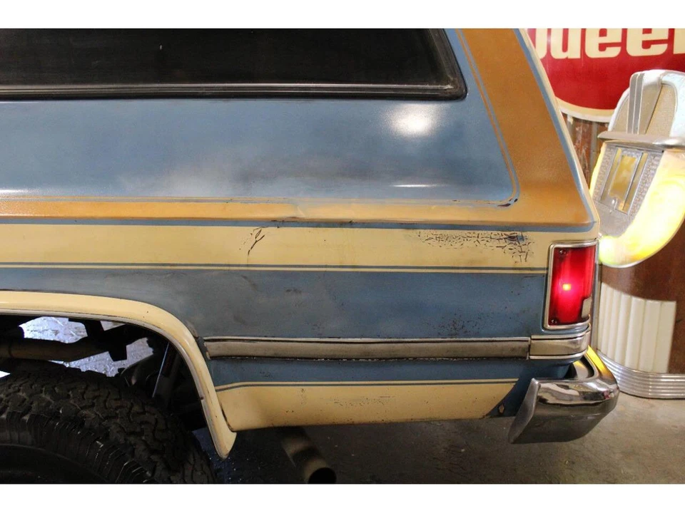 1987 Chevrolet Suburban 7th Gen - Image 28 of 31