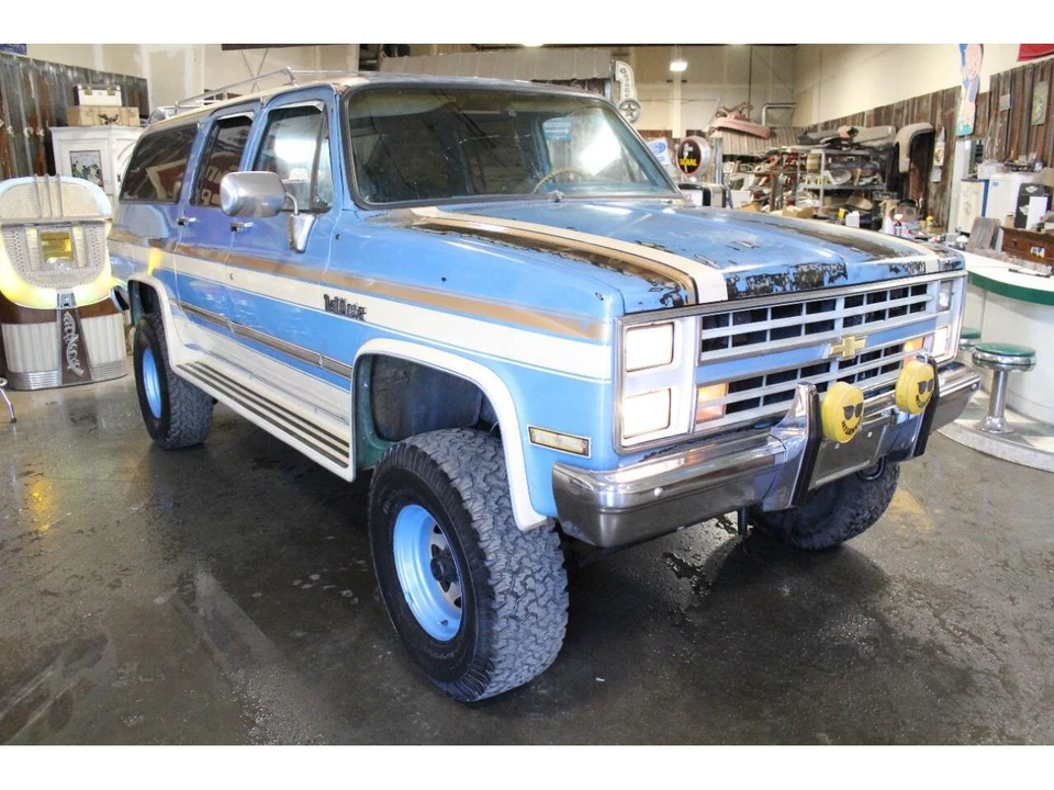 1987 Chevrolet Suburban 7th Gen - Image 13 of 31