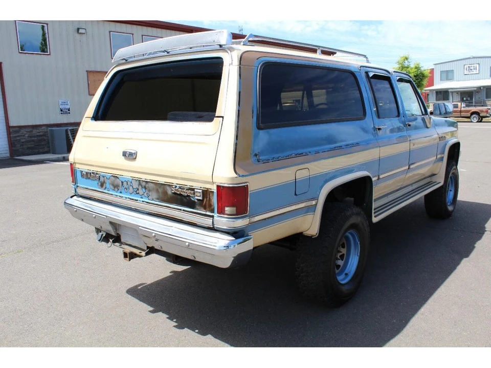 1987 Chevrolet Suburban 7th Gen - Image 8 of 31