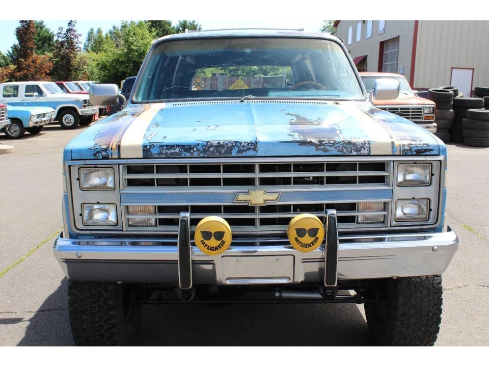 1987 Chevrolet Suburban 7th Gen - Image 5 of 31