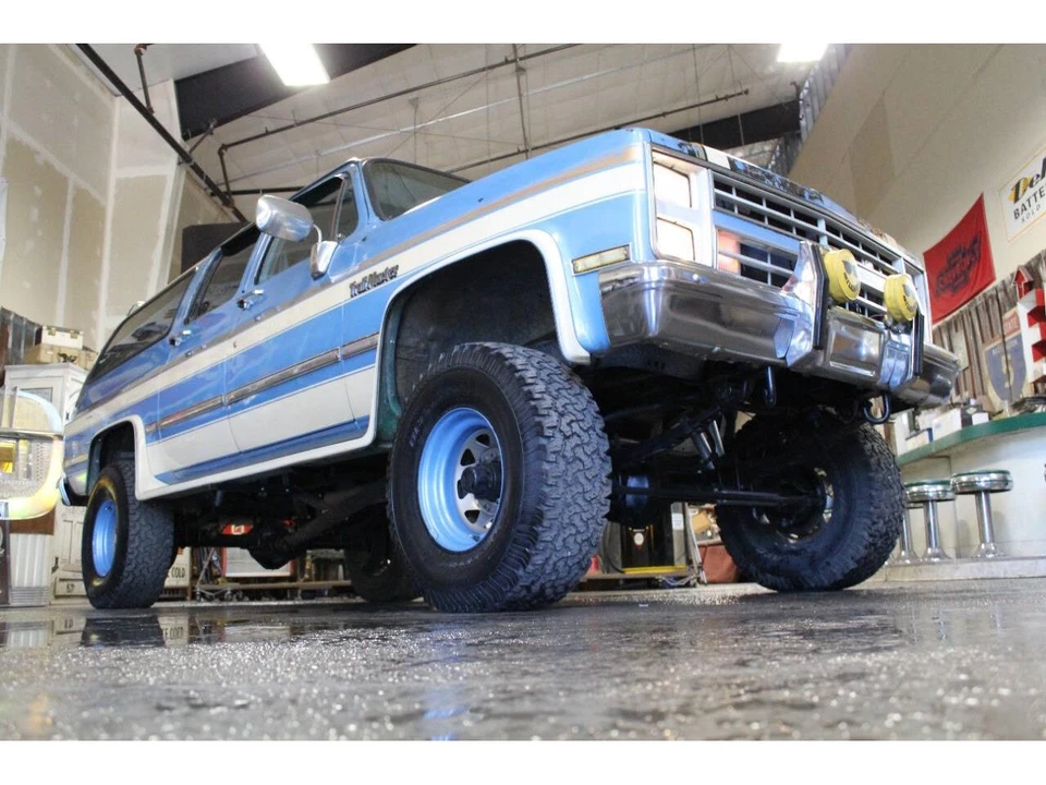 1987 Chevrolet Suburban 7th Gen - Image 20 of 31