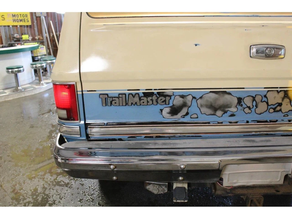 1987 Chevrolet Suburban 7th Gen - Image 29 of 31