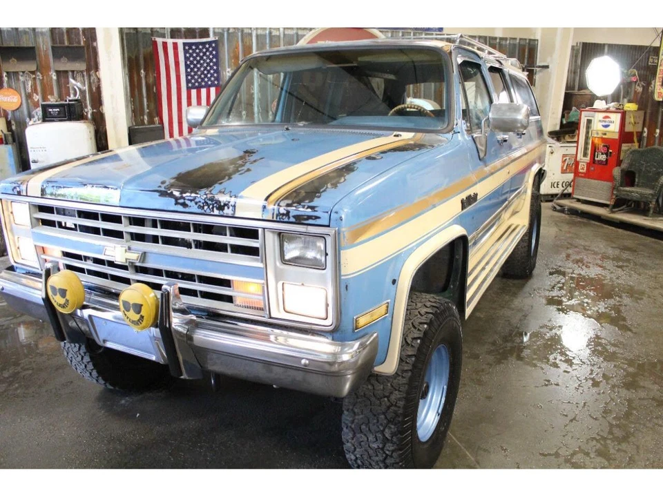 1987 Chevrolet Suburban 7th Gen - Image 11 of 31