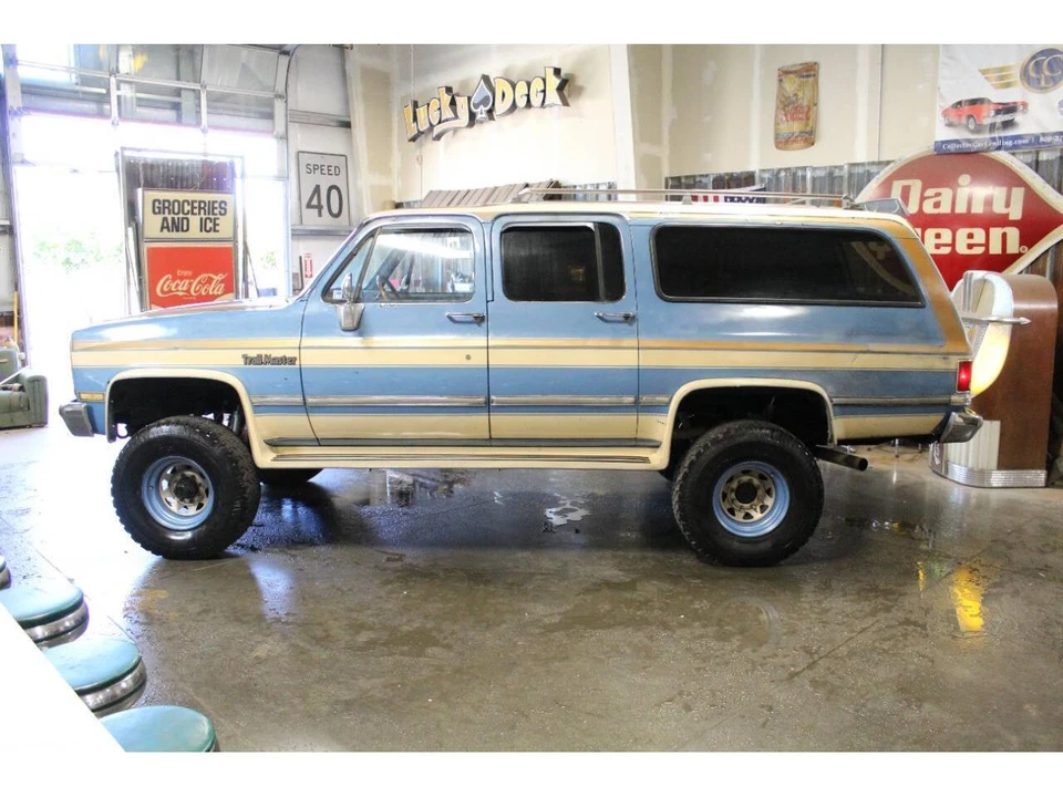 1987 Chevrolet Suburban 7th Gen - Image 18 of 31