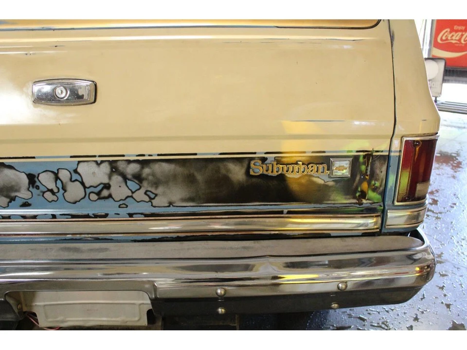 1987 Chevrolet Suburban 7th Gen - Image 30 of 31