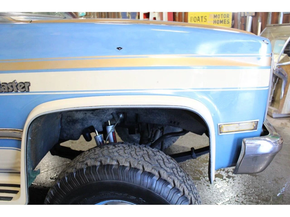 1987 Chevrolet Suburban 7th Gen - Image 21 of 31