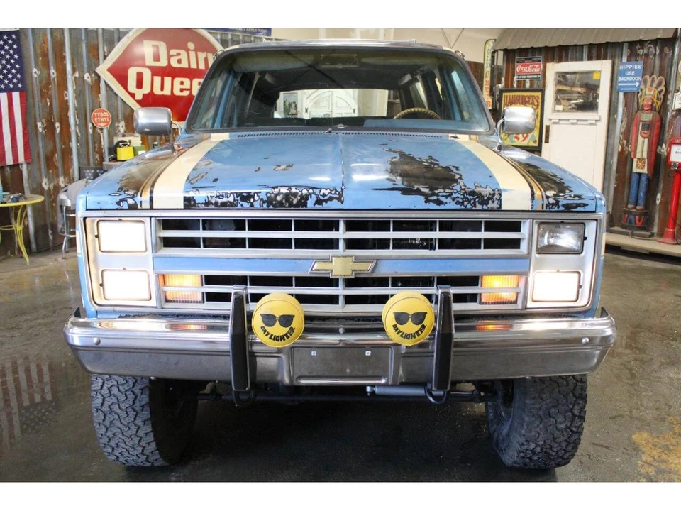 1987 Chevrolet Suburban 7th Gen - Image 12 of 31