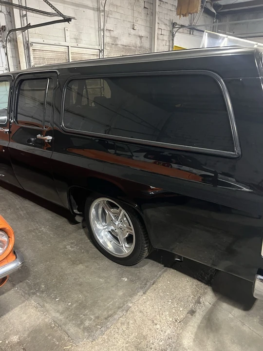 1987 Chevrolet Suburban 7th Gen - Image 2 of 9