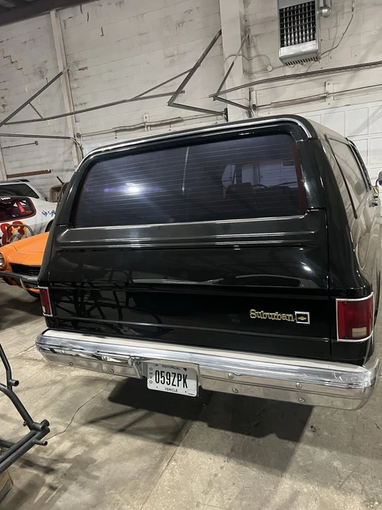 1987 Chevrolet Suburban 7th Gen - Image 5 of 9