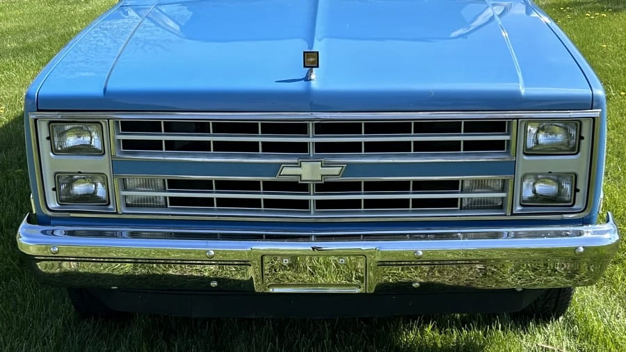 1987 Chevrolet Suburban 7th Gen - Image 3 of 11