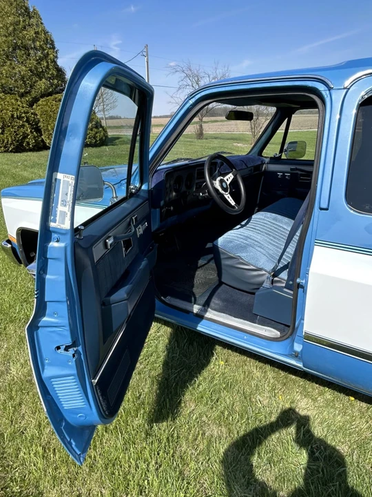 1987 Chevrolet Suburban 7th Gen - Image 10 of 11
