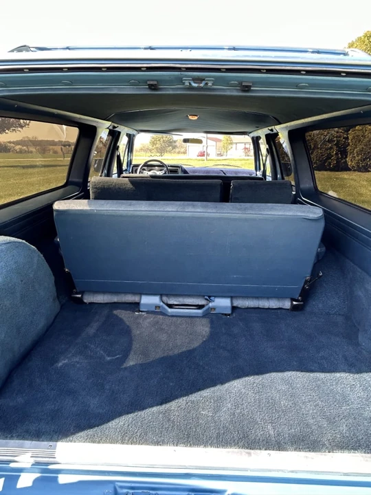 1987 Chevrolet Suburban 7th Gen - Image 8 of 11