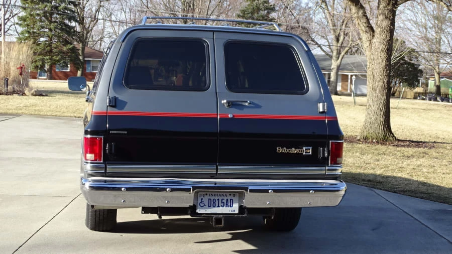1987 Chevrolet Suburban 7th Gen - Image 9 of 11