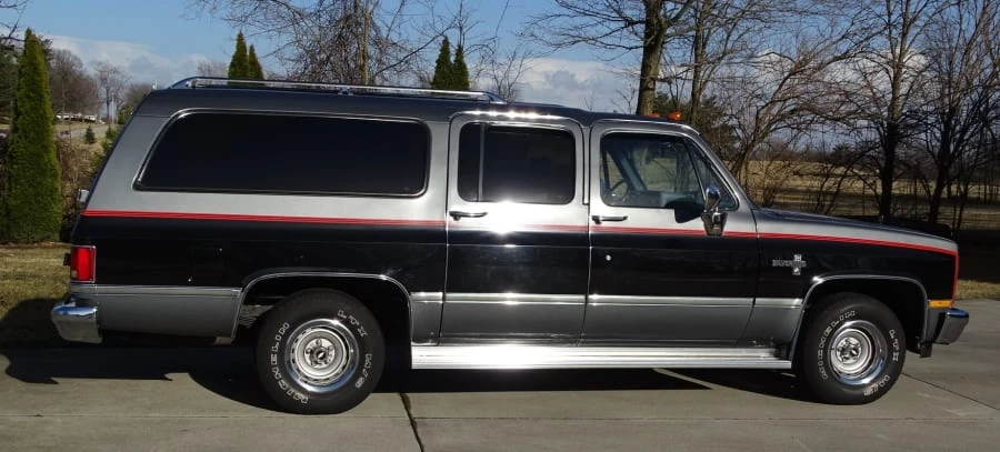 1987 Chevrolet Suburban 7th Gen - Image 2 of 11