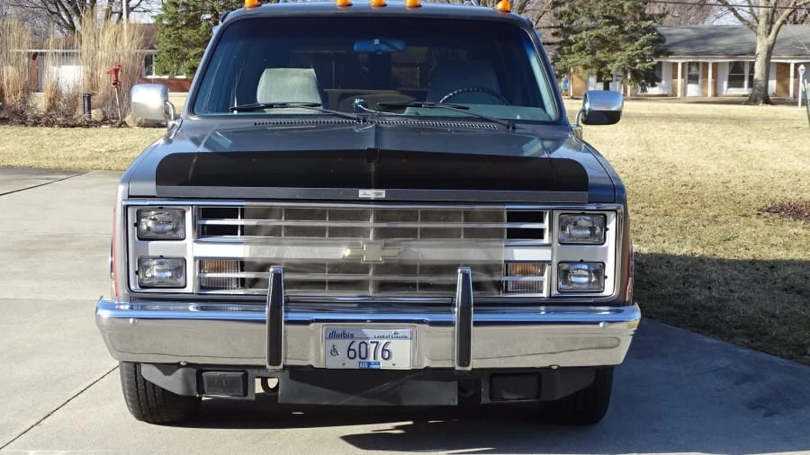 1987 Chevrolet Suburban 7th Gen - Image 10 of 11