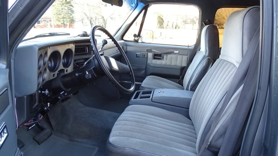 1987 Chevrolet Suburban 7th Gen - Image 4 of 11