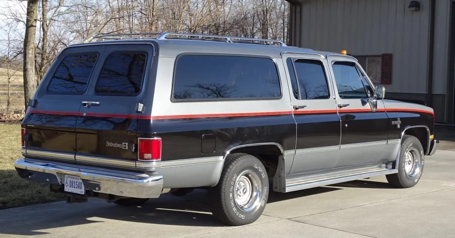 1987 Chevrolet Suburban 7th Gen - Image 3 of 11