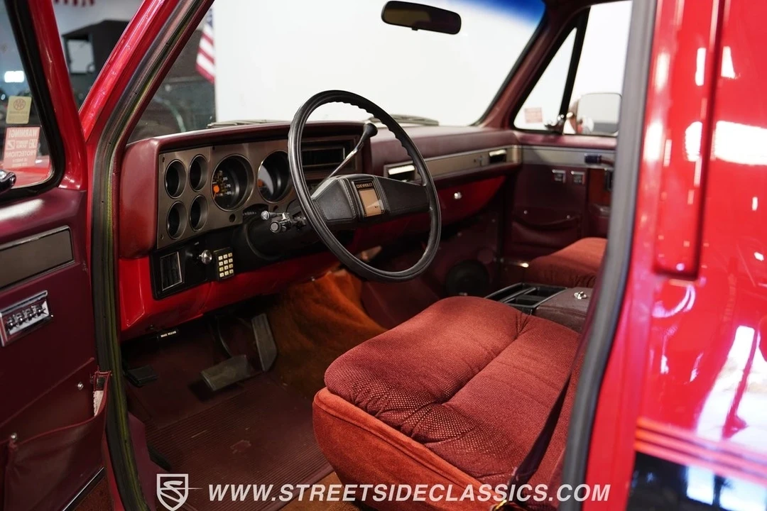 1987 Chevrolet Suburban 7th Gen - Image 5 of 21